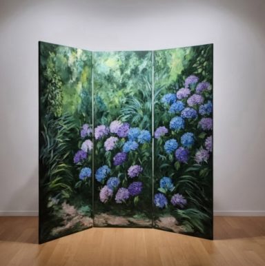 Paravent Hortensias bleus, mauves et roses dans jardin luxuriant